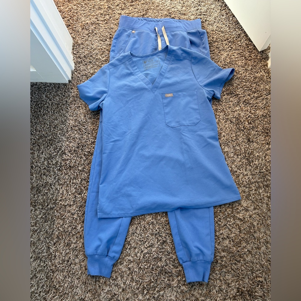 Figs ceil blue set! XS Catarina Top, XS/T Zamora Jogger